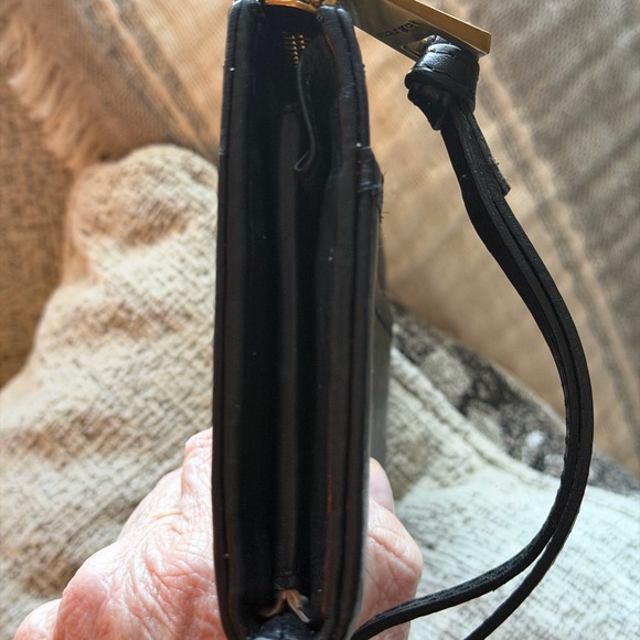 Margot NY Gabby NWOT Black Textured Leather Wristlet/Wallet 8x4.5 - Picture 10 of 12